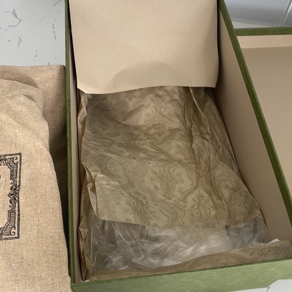 Beautiful Gucci sneakers 6.5 US 37 EUR almost like new authentic - Picture 11 of 11